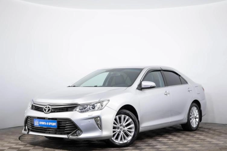 Toyota Camry 3 из 6