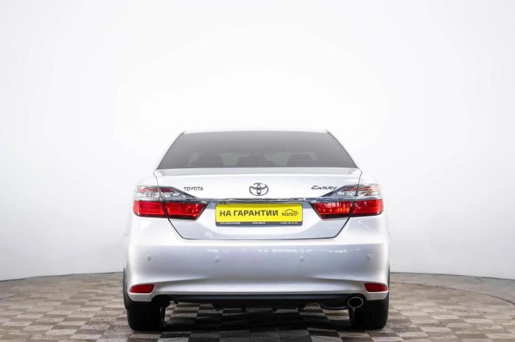 Toyota Camry 5 из 6