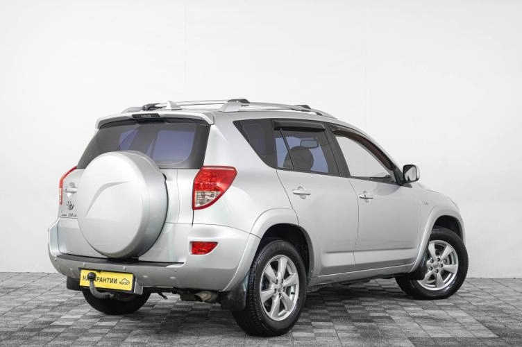 Toyota RAV4 6 из 6