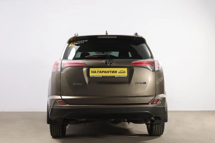 Toyota RAV4 5 из 6
