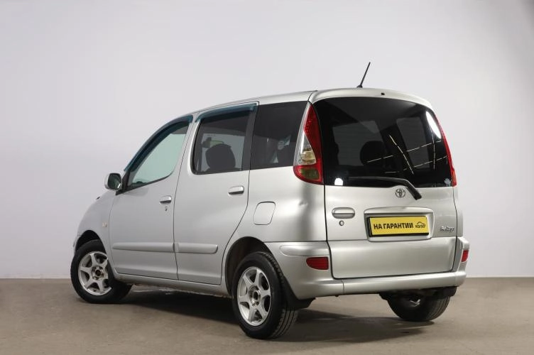 Toyota Funcargo 4 из 6