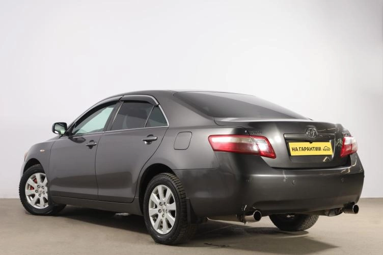 Toyota Camry 4 из 6