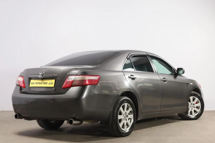 Toyota Camry 6 из 6