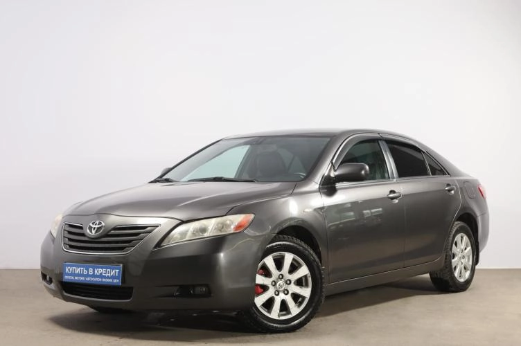 Toyota Camry 3 из 6