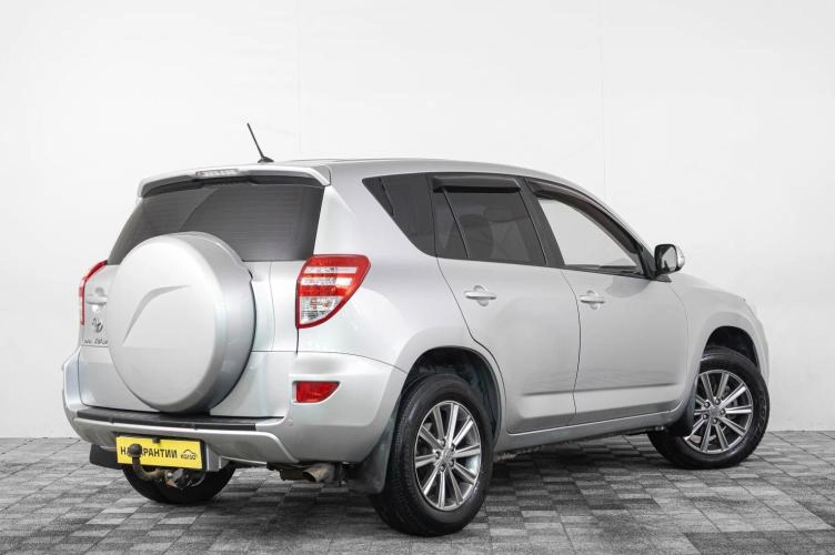 Toyota RAV4 6 из 6