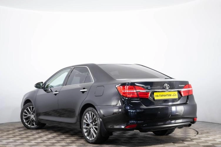 Toyota Camry 6 из 6