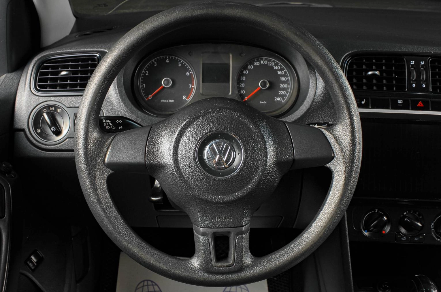 Volkswagen Polo 13 из 16