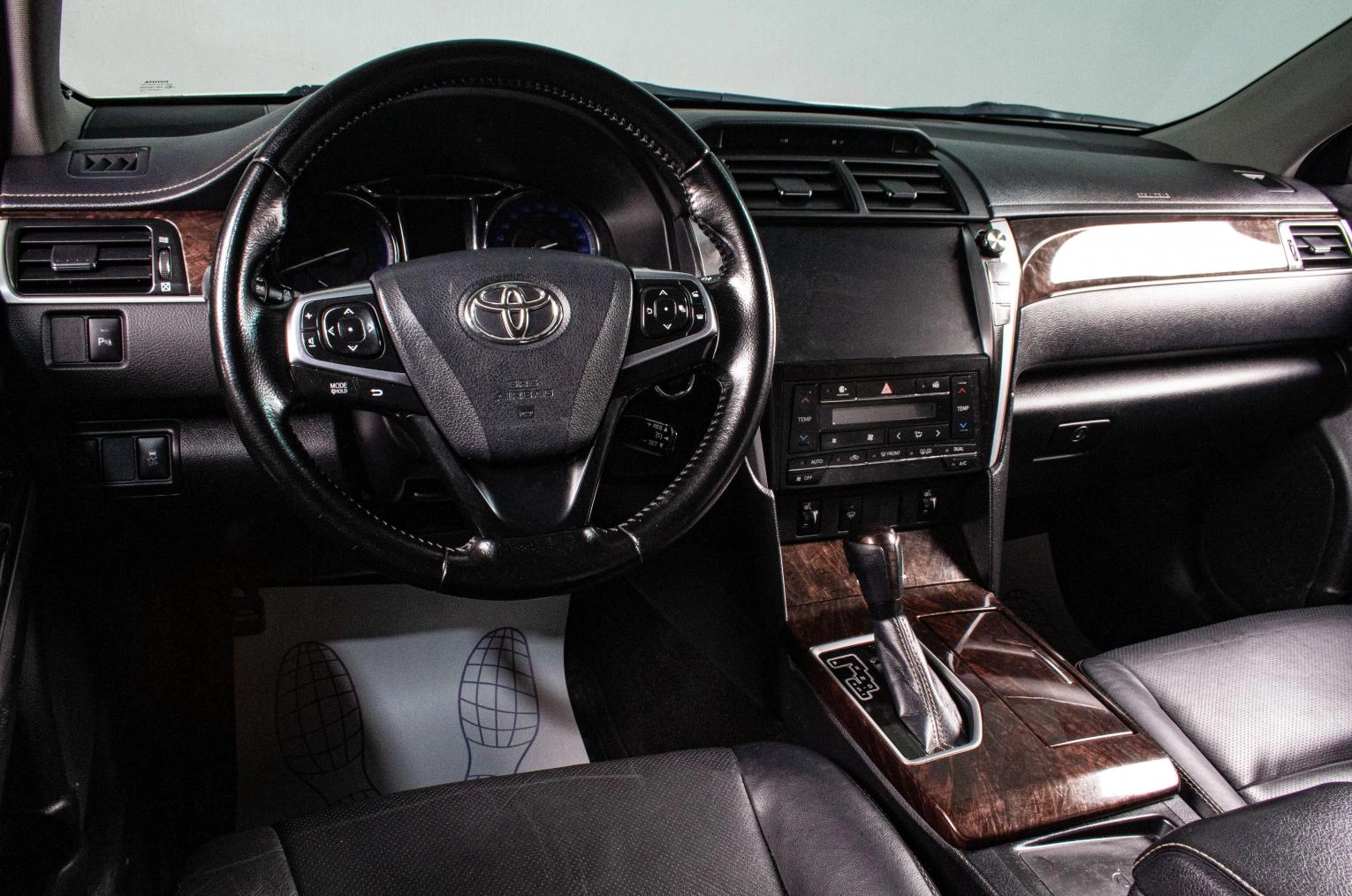 Toyota Camry 12 из 18