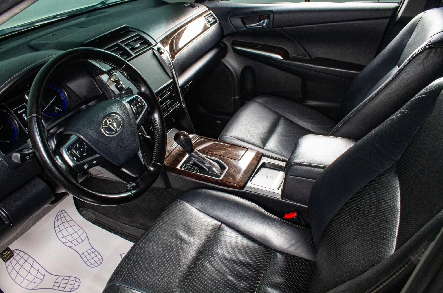 Toyota Camry 9 из 18