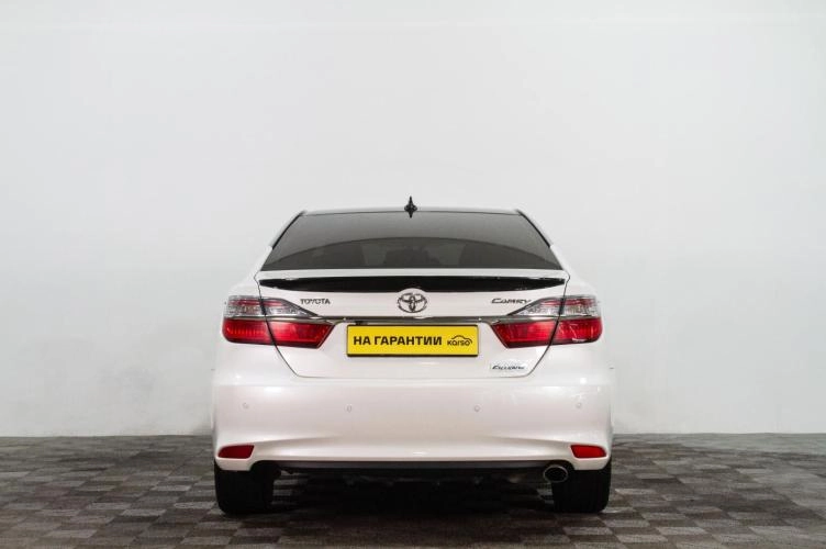 Toyota Camry 5 из 6