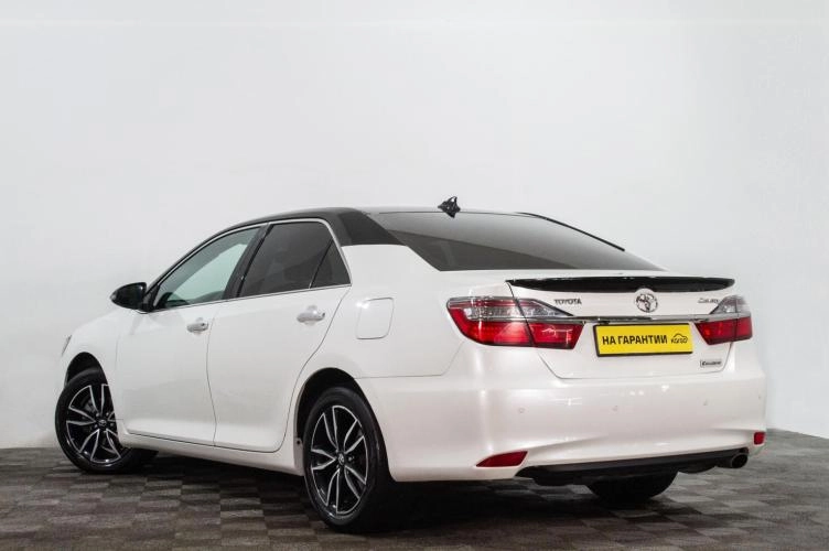 Toyota Camry 6 из 6