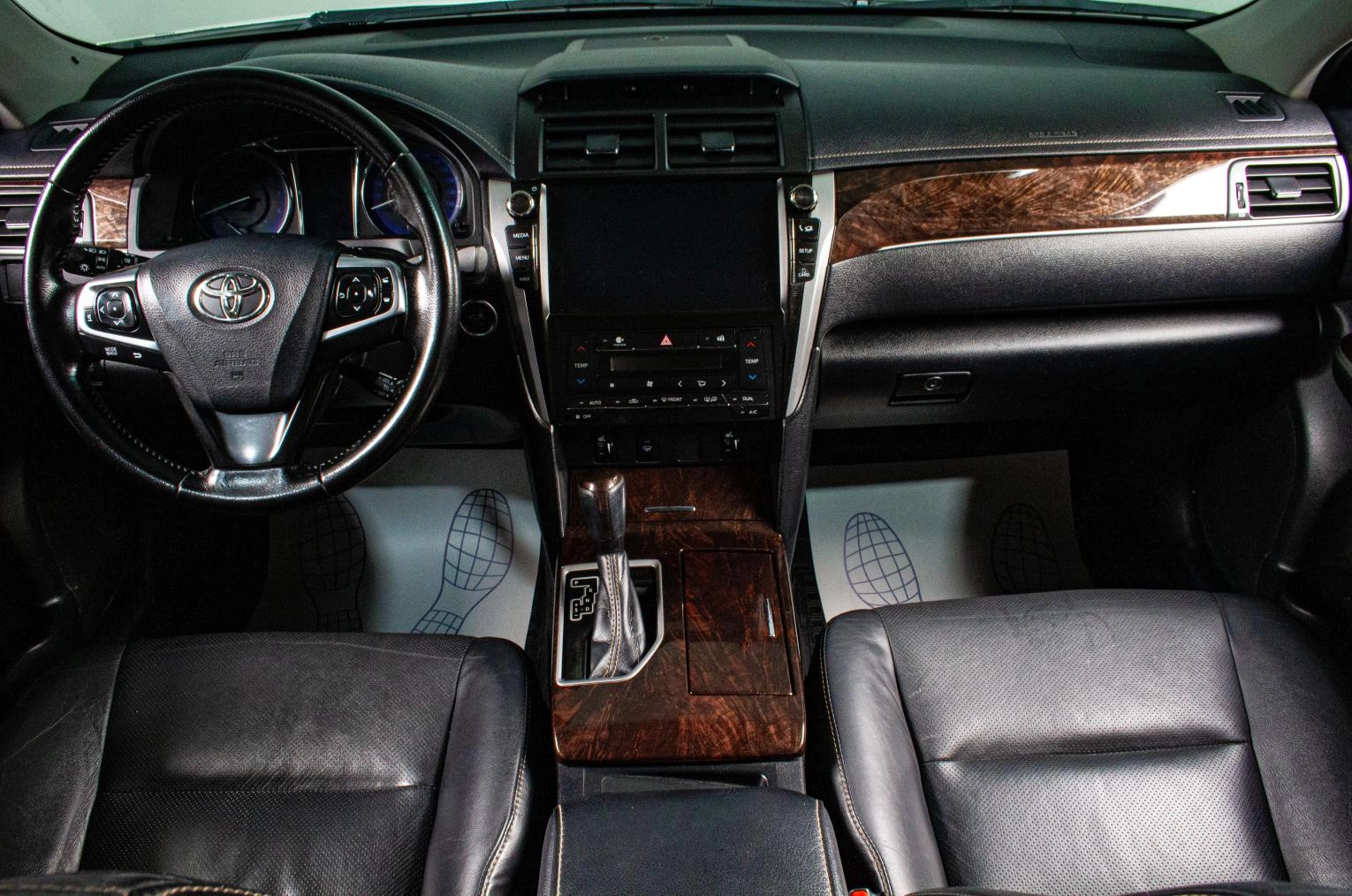 Toyota Camry 13 из 18