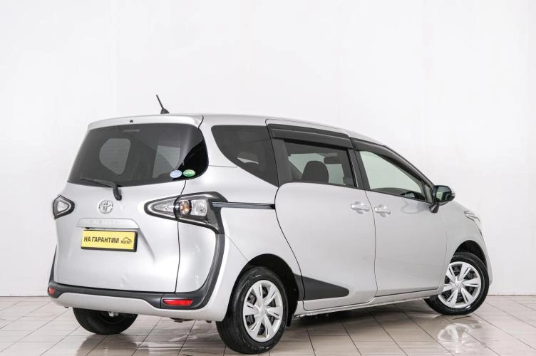 Toyota Sienta 6 из 6