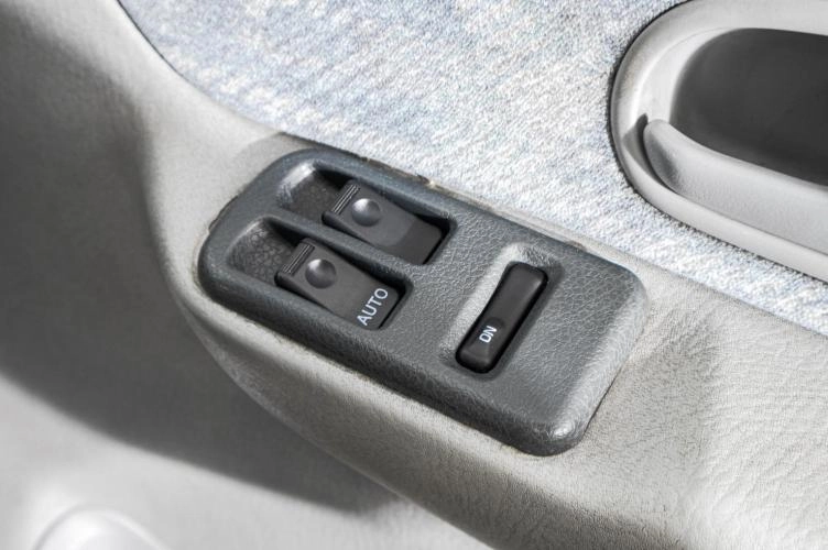 Mazda Bongo Friendee 9 из 20