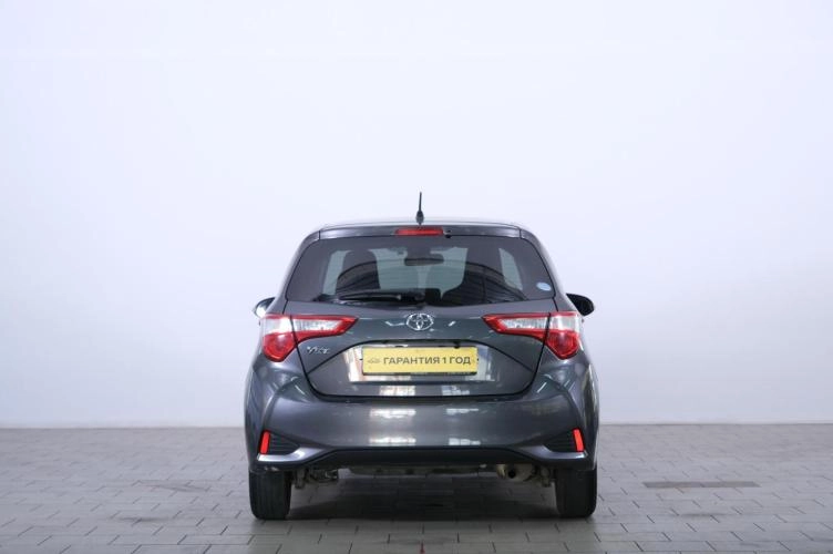 Toyota Vitz 5 из 6