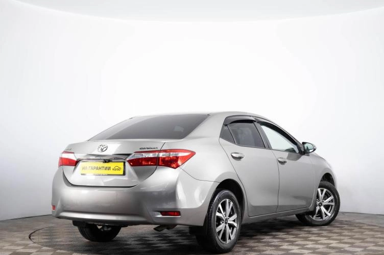 Toyota Corolla 4 из 6