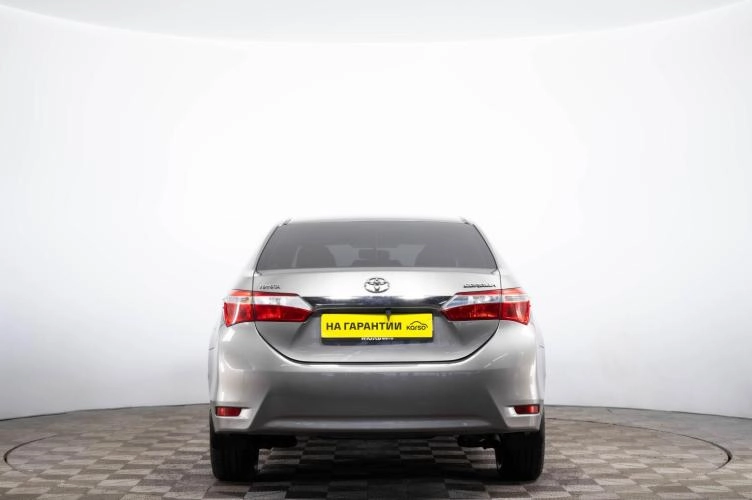 Toyota Corolla 5 из 6