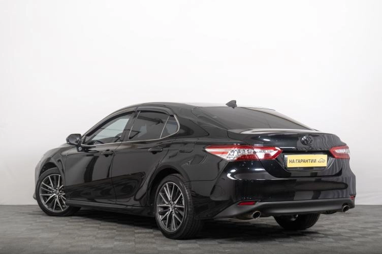Toyota Camry 4 из 6