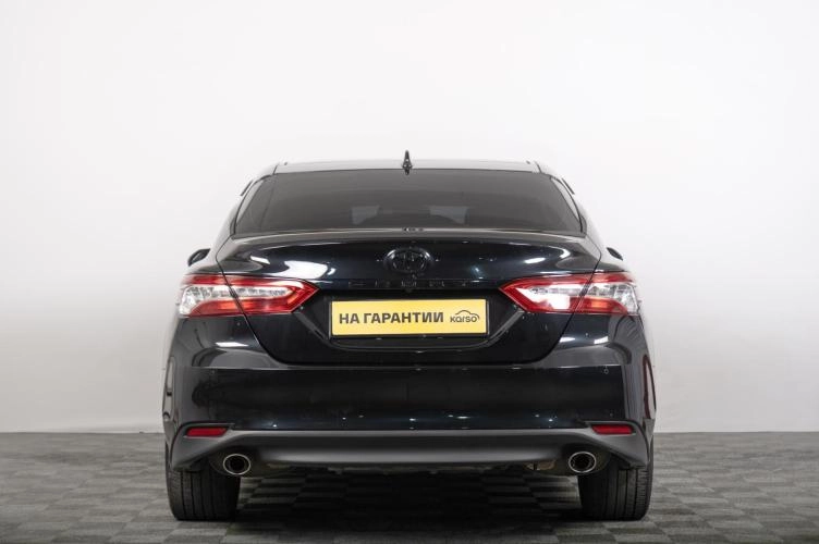Toyota Camry 6 из 6