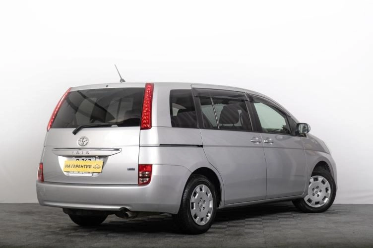 Toyota Isis 5 из 6