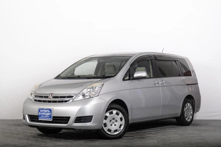 Toyota Isis 2 из 6