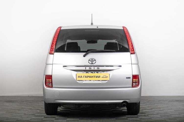 Toyota Isis 6 из 6