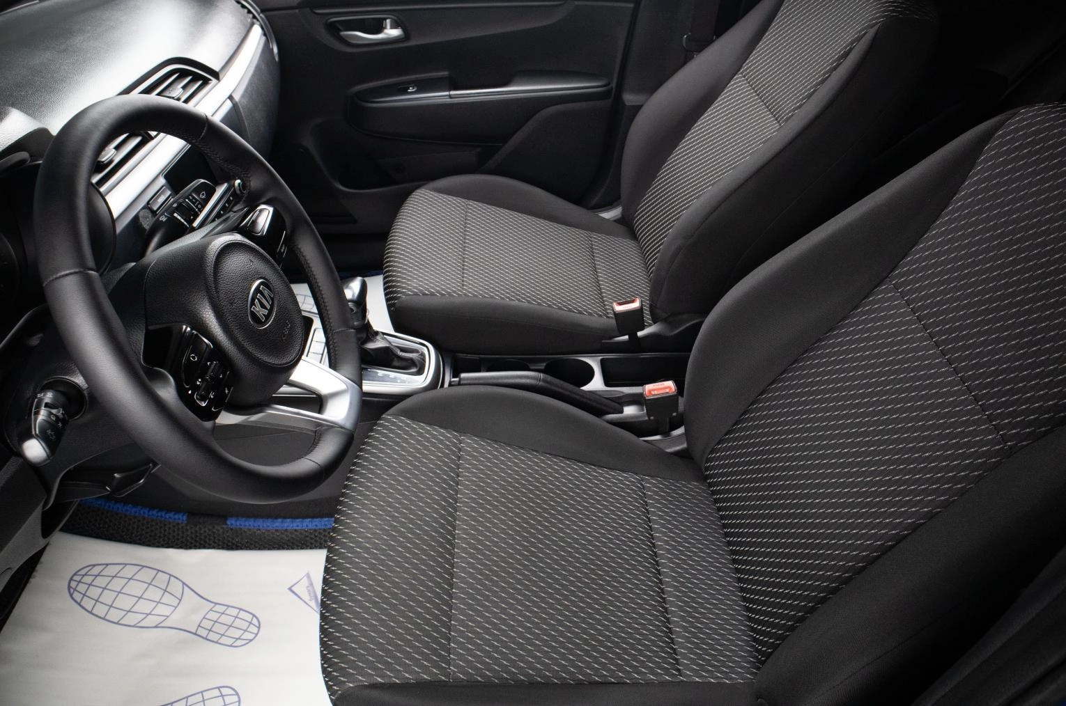 KIA Rio 17 из 21