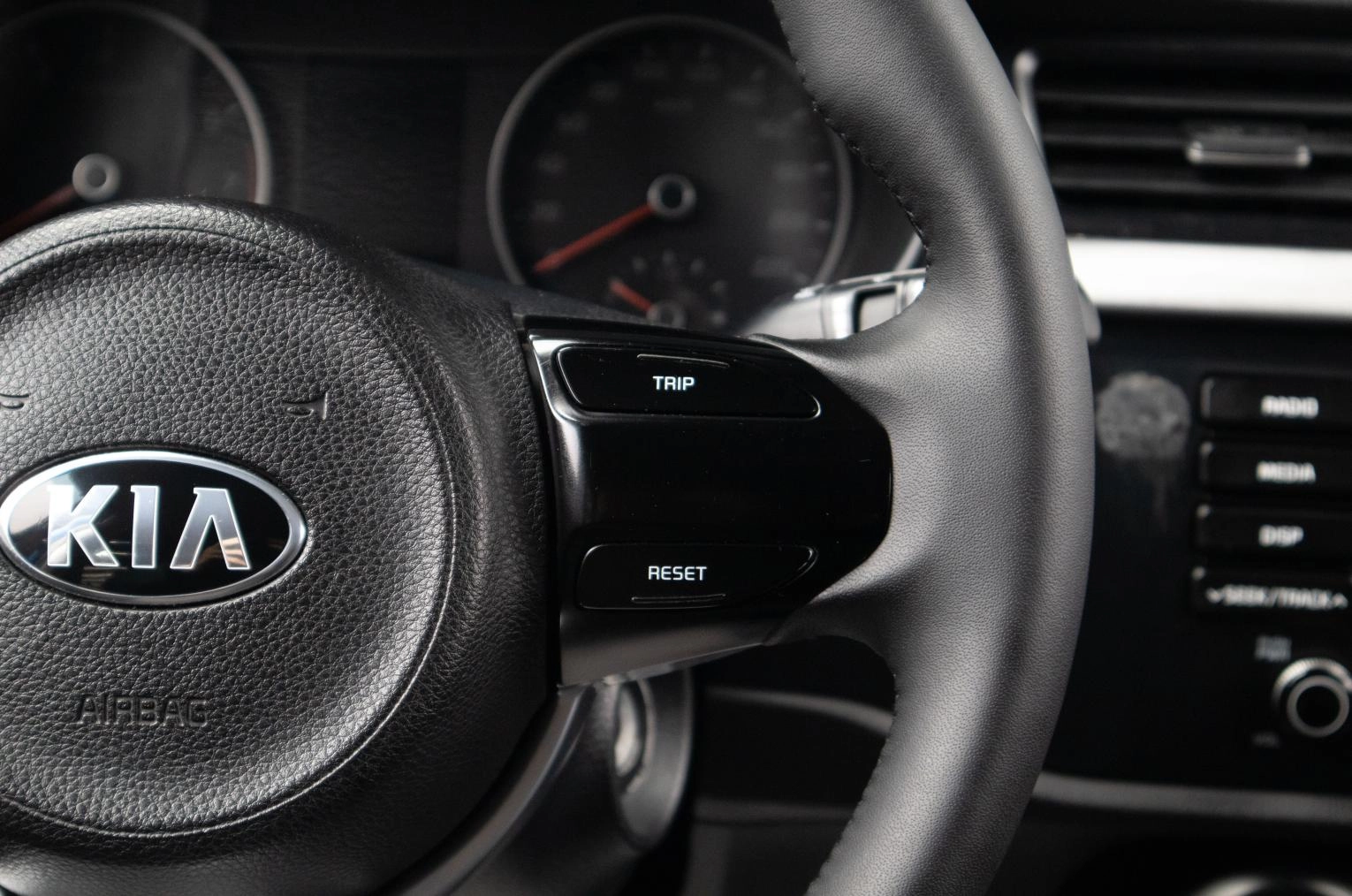 KIA Rio 10 из 21