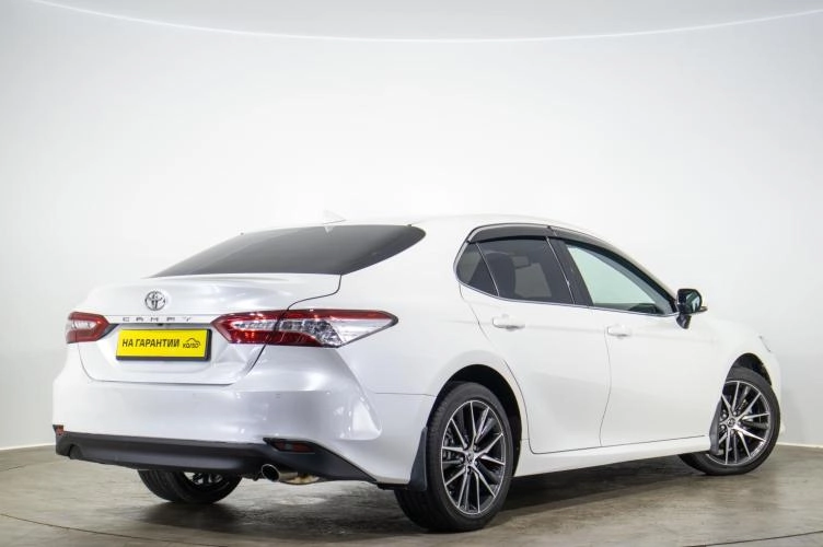 Toyota Camry 4 из 6