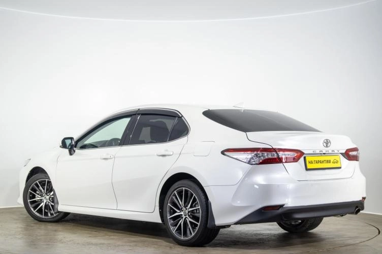 Toyota Camry 6 из 6