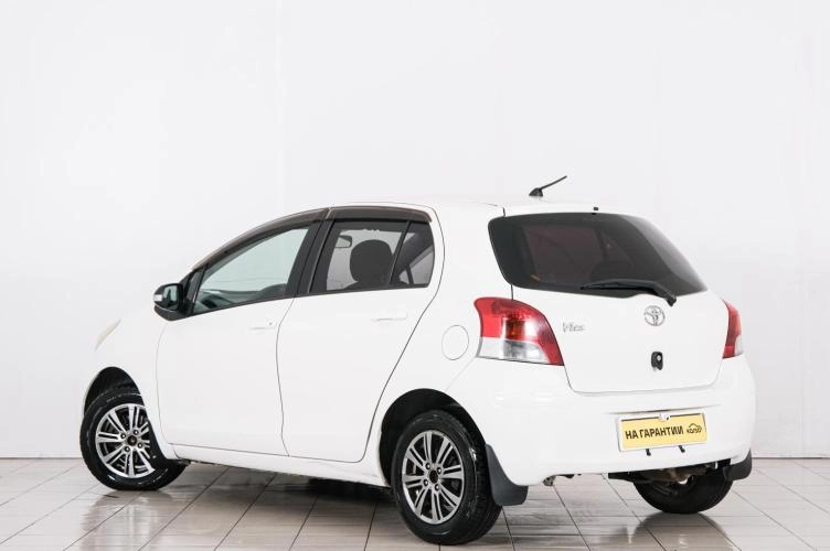 Toyota Vitz 4 из 6