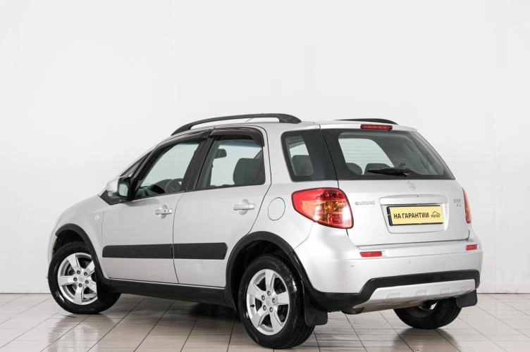Suzuki SX4 4 из 6
