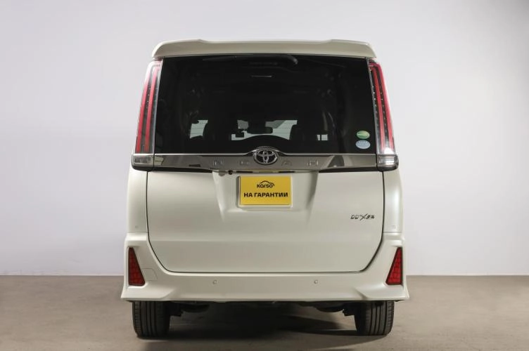 Toyota Noah 5 из 6