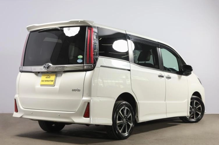 Toyota Noah 6 из 6