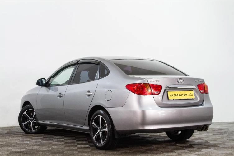 Hyundai Elantra 6 из 6