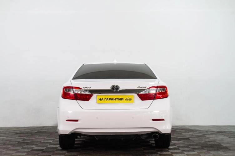 Toyota Camry 5 из 6