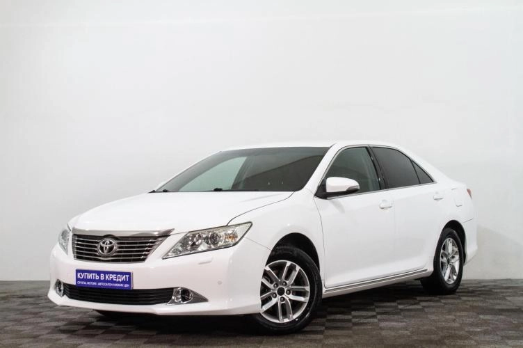 Toyota Camry 3 из 6