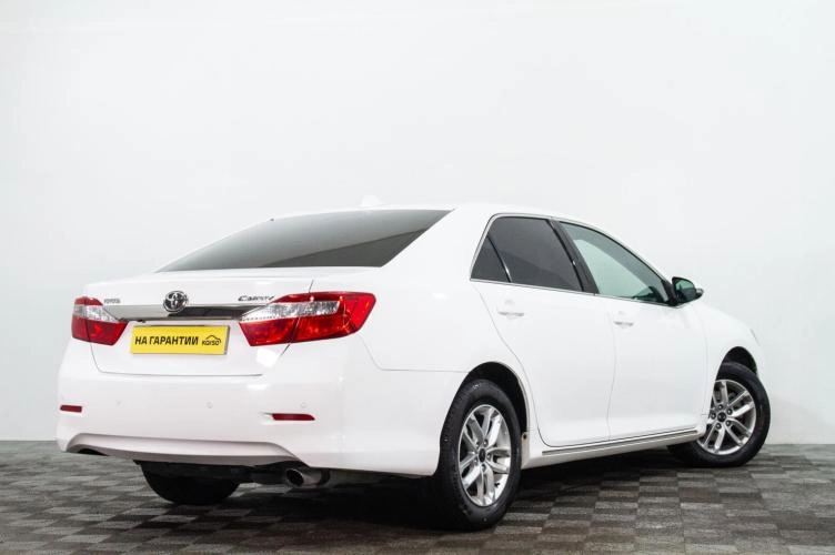 Toyota Camry 4 из 6