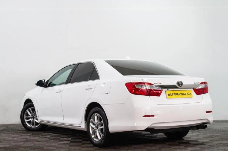 Toyota Camry 6 из 6