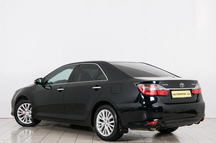 Toyota Camry 4 из 6