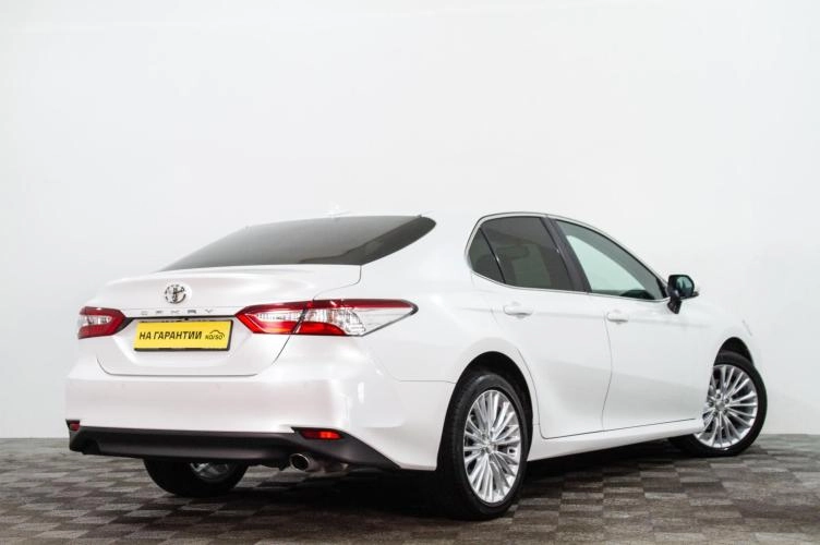 Toyota Camry 4 из 6