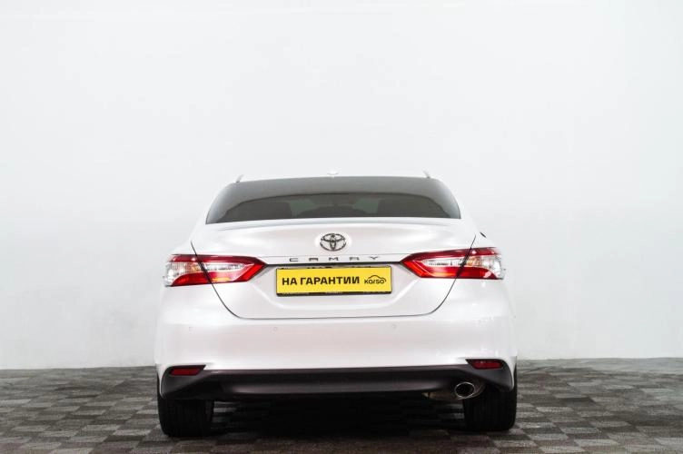Toyota Camry 5 из 6