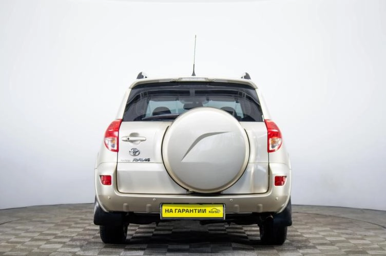 Toyota RAV4 5 из 6