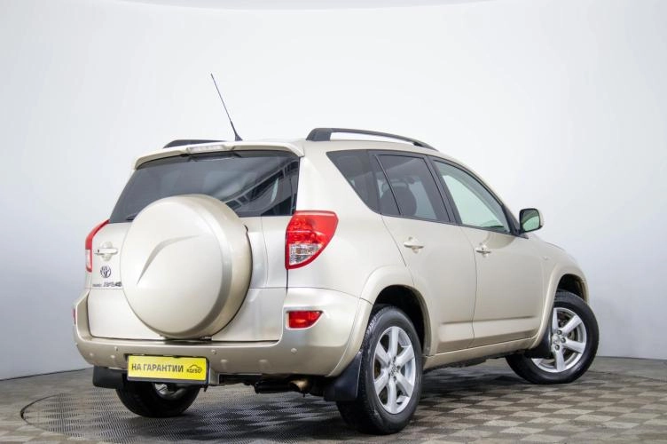 Toyota RAV4 4 из 6