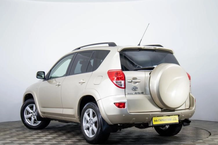 Toyota RAV4 6 из 6