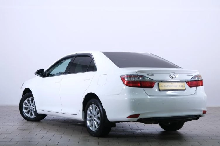 Toyota Camry 4 из 6