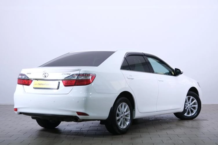 Toyota Camry 6 из 6
