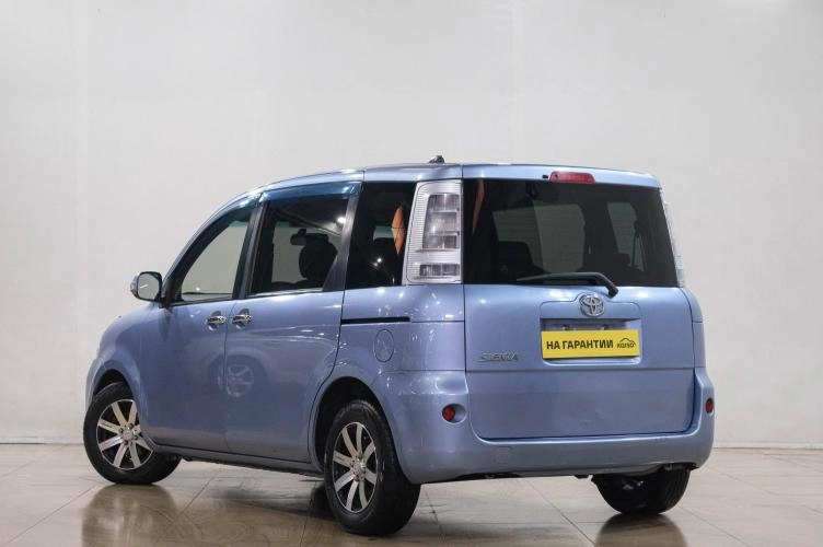 Toyota Sienta 4 из 6