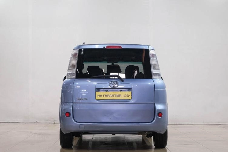 Toyota Sienta 5 из 6