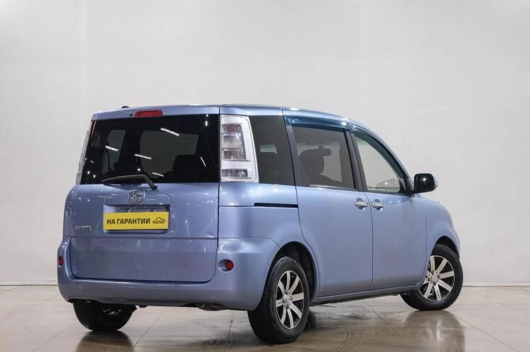 Toyota Sienta 6 из 6